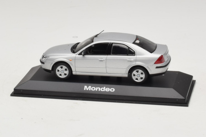 Ford Mondeo Mk3 Sedan Prata Minichamps 1:43 MONDEO005 Metal