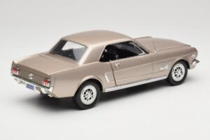 Ford Mustang 1964 1/2 Prateado Mira 1:18 6127 Metal - imagem 3 de 8