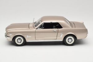 Ford Mustang 1964 1/2 Prateado Mira 1:18 6127 Metal - imagem 4 de 8