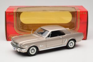 Ford Mustang 1964 1/2 Prateado Mira 1:18 6127 Metal - imagem 8 de 8