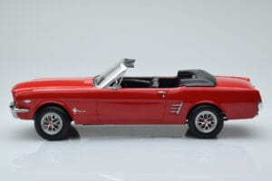 Ford Mustang Cabriolet Vermelho Norev 1:18 182810 Metal - imagem 3 de 6