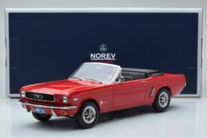 Ford Mustang Cabriolet Vermelho Norev 1:18 182810 Metal - imagem 6 de 6