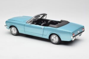 Ford Mustang Cabriolet Arcadian Blue Revell 1:18 8832-F1 Metal - imagem 7 de 8