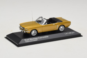 Ford Mustang Cabriolet Dourado Minichamps 1:43 400082432 Metal - imagem 2 de 4