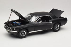 Ford Mustang Creed Movie GreenLight 1:18 13611 Metal - imagem 2 de 8