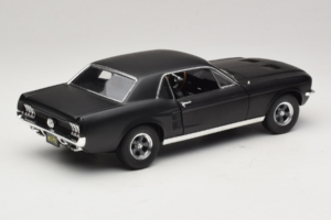 Ford Mustang Creed Movie GreenLight 1:18 13611 Metal - imagem 3 de 8