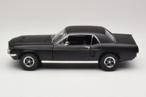 Ford Mustang Creed Movie GreenLight 1:18 13611 Metal - imagem 4 de 8