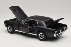 Ford Mustang Creed Movie GreenLight 1:18 13611 Metal - imagem 5 de 8