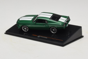 Ford Mustang Custom Verde IXO 1:43 CLC530N Metal - imagem 3 de 4