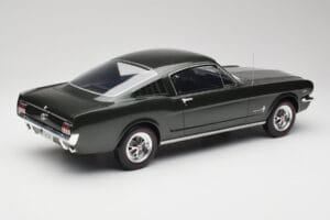 Ford Mustang Fastback Ivy Green Otto 1:12 G079 Resina - imagem 2 de 6