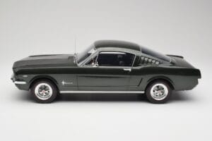 Ford Mustang Fastback Ivy Green Otto 1:12 G079 Resina - imagem 3 de 6
