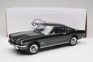 Ford Mustang Fastback Ivy Green Otto 1:12 G079 Resina - imagem 6 de 6