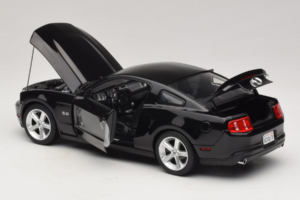 Ford Mustang GT Preto Drive Movie GreenLight 1:18 13609 Metal - imagem 5 de 8