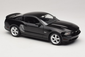 Ford Mustang GT Preto Drive Movie GreenLight 1:18 13609 Metal - imagem 6 de 8