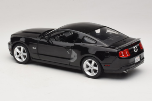 Ford Mustang GT Preto Drive Movie GreenLight 1:18 13609 Metal - imagem 7 de 8