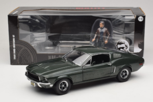 Ford Mustang GT Bullitt com Figura de Steve McQueen Greenlight 1:18 12885 Metal - imagem 8 de 8