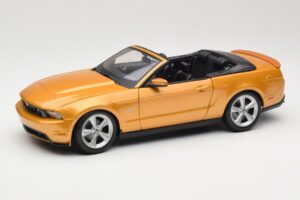 Ford Mustang GT S197 Cabriolet Dourado Maisto 1:18 31158 Metal