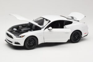 Ford Mustang GT S550 Branco Maisto 1:18 31197 Metal - imagem 2 de 8