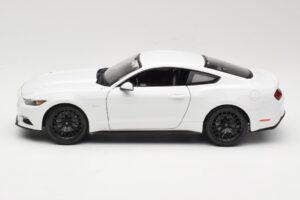 Ford Mustang GT S550 Branco Maisto 1:18 31197 Metal - imagem 4 de 8