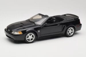 Ford Mustang GT SN95 Cabriolet Preto Maisto 1:18 50328 Metal