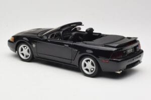 Ford Mustang GT SN95 Cabriolet Preto Maisto 1:18 50328 Metal - imagem 7 de 8