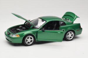 Ford Mustang GT SN95 Verde Maisto 1:18 50326 Metal - imagem 2 de 8