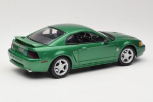 Ford Mustang GT SN95 Verde Maisto 1:18 50326 Metal - imagem 3 de 8