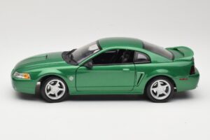 Ford Mustang GT SN95 Verde Maisto 1:18 50326 Metal - imagem 4 de 8
