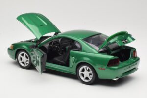 Ford Mustang GT SN95 Verde Maisto 1:18 50326 Metal - imagem 5 de 8