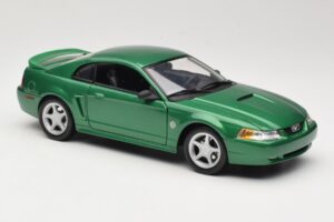 Ford Mustang GT SN95 Verde Maisto 1:18 50326 Metal - imagem 6 de 8