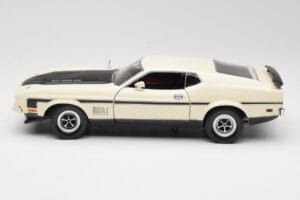 Ford Mustang Mach 1 Branco Sun Star 1:18 3602 Metal - imagem 4 de 8