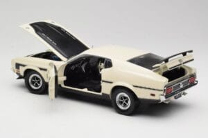 Ford Mustang Mach 1 Branco Sun Star 1:18 3602 Metal - imagem 5 de 8