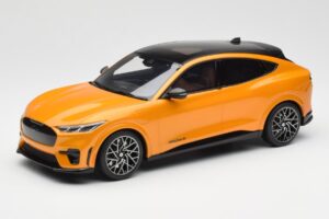 Ford Mustang Mach-E GT Performance Cyber Laranja Otto 1:18 OT983 Resina