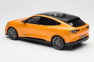 Ford Mustang Mach-E GT Performance Cyber Laranja Otto 1:18 OT983 Resina - imagem 5 de 6