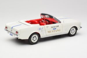 Ford Mustang Pace Car Wimbledon White Solido 1:18 81578 Metal - imagem 3 de 8