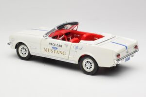 Ford Mustang Pace Car Wimbledon White Solido 1:18 81578 Metal - imagem 7 de 8