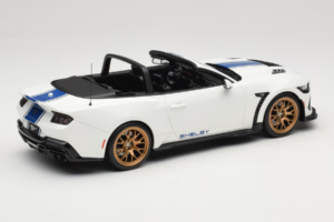 Ford Mustang S650 Shelby Super Snake Oxford White GT Spirit 1:18 GT572 Resina - imagem 2 de 6