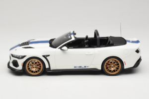 Ford Mustang S650 Shelby Super Snake Oxford White GT Spirit 1:18 GT572 Resina - imagem 3 de 6