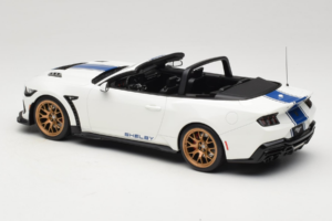Ford Mustang S650 Shelby Super Snake Oxford White GT Spirit 1:18 GT572 Resina - imagem 5 de 6