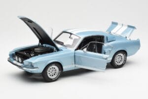Ford Mustang Shelby GT500 Azul Claro Metalizado Com Riscas Brancas AUTOart 1:18 72907 Metal - imagem 2 de 8