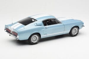 Ford Mustang Shelby GT500 Azul Claro Metalizado Com Riscas Brancas AUTOart 1:18 72907 Metal - imagem 3 de 8