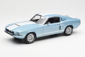 Ford Mustang Shelby GT500 Azul Claro Metalizado Com Riscas Brancas AUTOart 1:18 72907 Metal