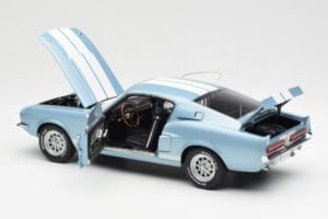 Ford Mustang Shelby GT500 Azul Claro Metalizado Com Riscas Brancas AUTOart 1:18 72907 Metal - imagem 5 de 8