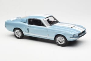 Ford Mustang Shelby GT500 Azul Claro Metalizado Com Riscas Brancas AUTOart 1:18 72907 Metal - imagem 6 de 8