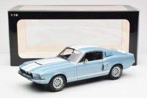 Ford Mustang Shelby GT500 Azul Claro Metalizado Com Riscas Brancas AUTOart 1:18 72907 Metal - imagem 8 de 8