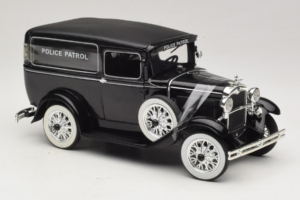 Ford Panel Car Police Patrol Signature Models 1:18 18143 Metal - imagem 4 de 6