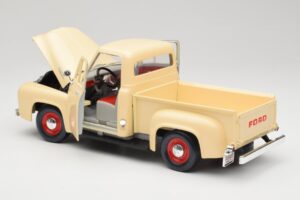 Ford Pickup Colonial Branco Road Legends 1:18 92148 Metal - imagem 5 de 8