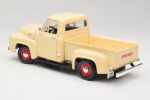 Ford Pickup Colonial Branco Road Legends 1:18 92148 Metal - imagem 7 de 8