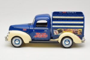 Ford Pepsi-Cola Replica Golden Wheel 1:18 PF351 Metal - imagem 4 de 8