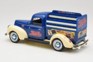 Ford Pepsi-Cola Replica Golden Wheel 1:18 PF351 Metal - imagem 7 de 8